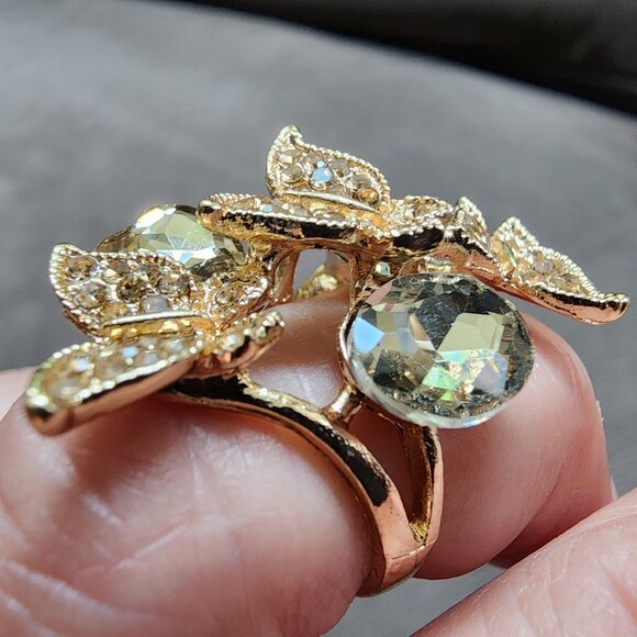 NWT Amazon Gold Toned Jeweled Butterfly Fashion Ring Size 4 - Picture 11 of 16